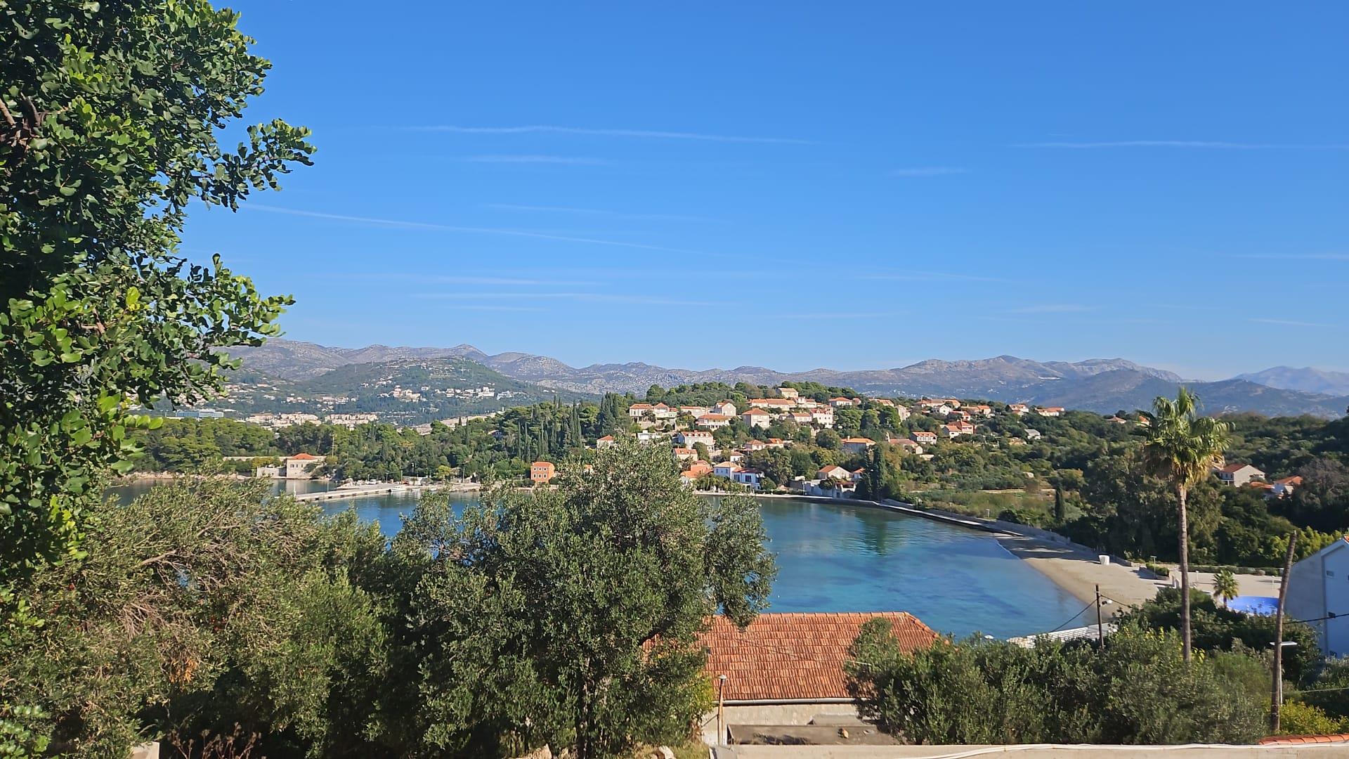 Prodaja kuće s okućnicom i pogledom na more na Koločepu blizu Dubrovnika