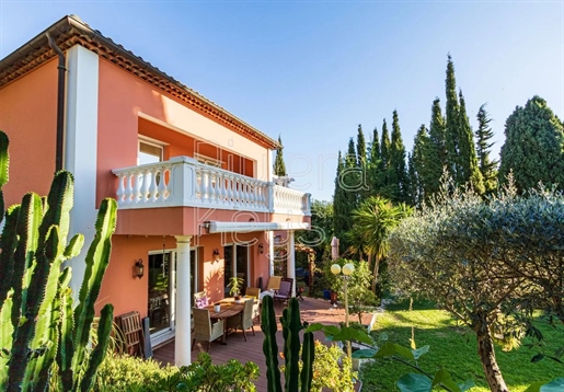 Villa of 195 m², sea view, closed domain with pool in Cagnes-sur-Mer