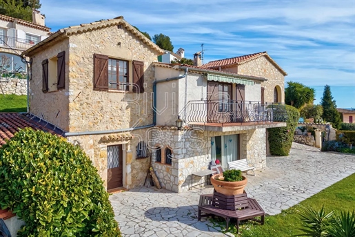 Vence: 4-bedroom Provençal villa with sea views, quiet location close to the town centre