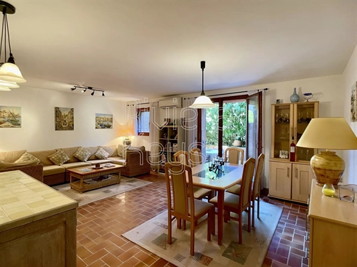 Sainte-Maxime: 2-bedroom apartment with garden in the town-centre