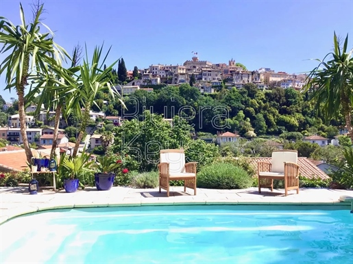 Cagnes-Sur Mer: Mas 1860 exceptional view and swimming pool