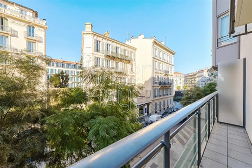 Hübsche 2,5 Zi-Wohnung mit Balkon im Herzen von Nizza