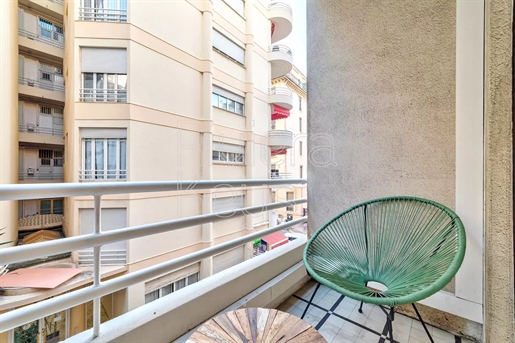 1-Bed in excellent condition, quiet with terrace, Carré d’Or in Nice