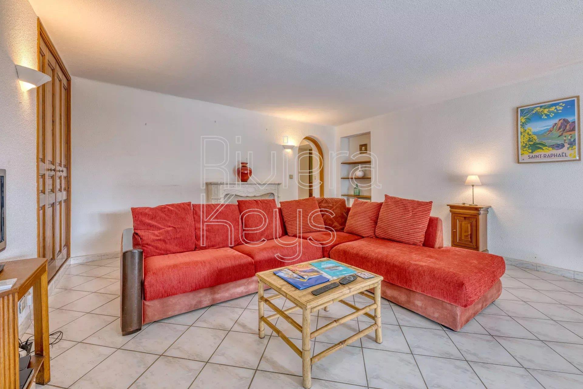 Saint-Raphaël: Elegant 4-Bedroom Apartment in a Belle Époque Villa - 10