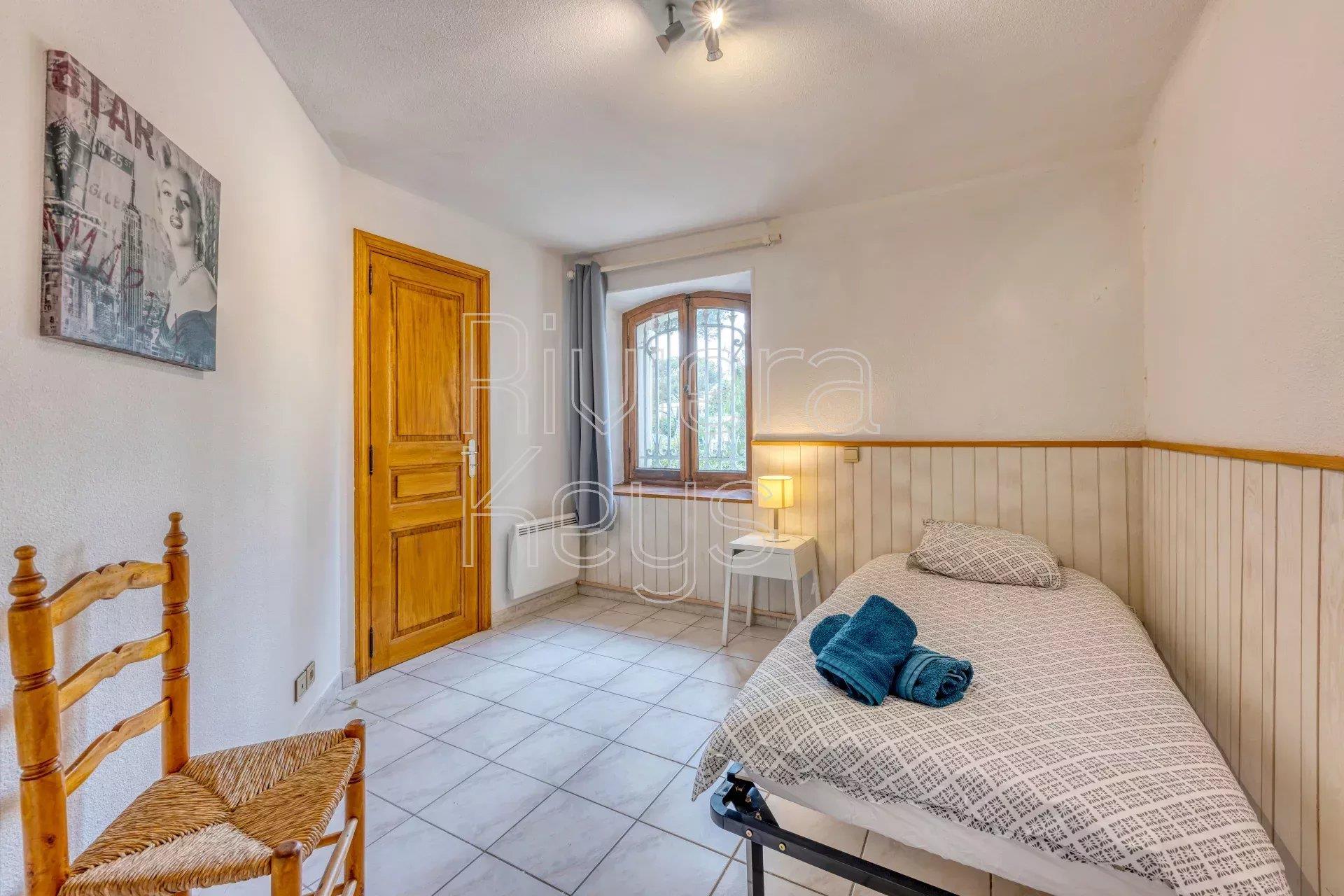 Saint-Raphaël: Elegant 4-Bedroom Apartment in a Belle Époque Villa - 14