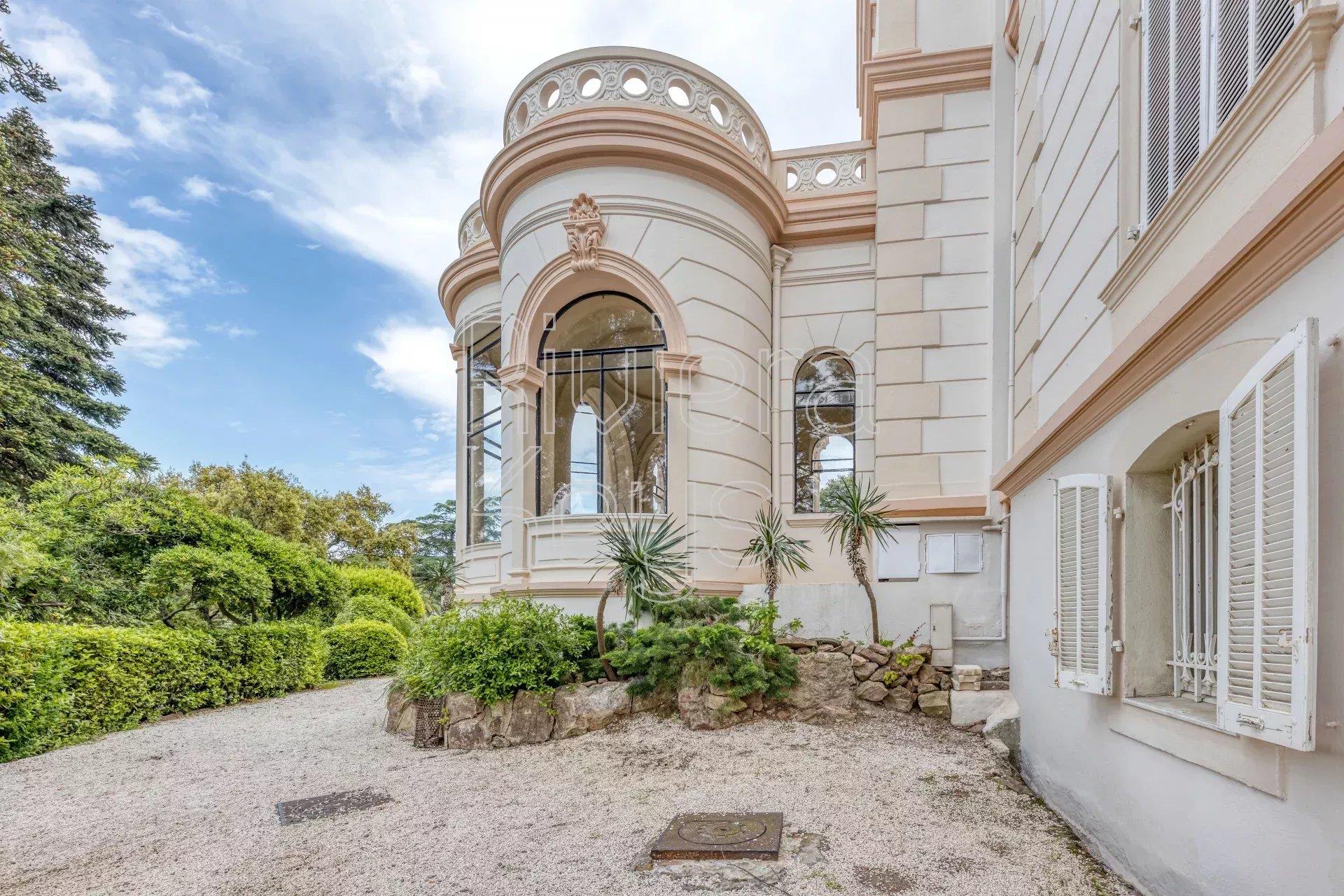 Saint-Raphaël: Elegant 4-Bedroom Apartment in a Belle Époque Villa - 16