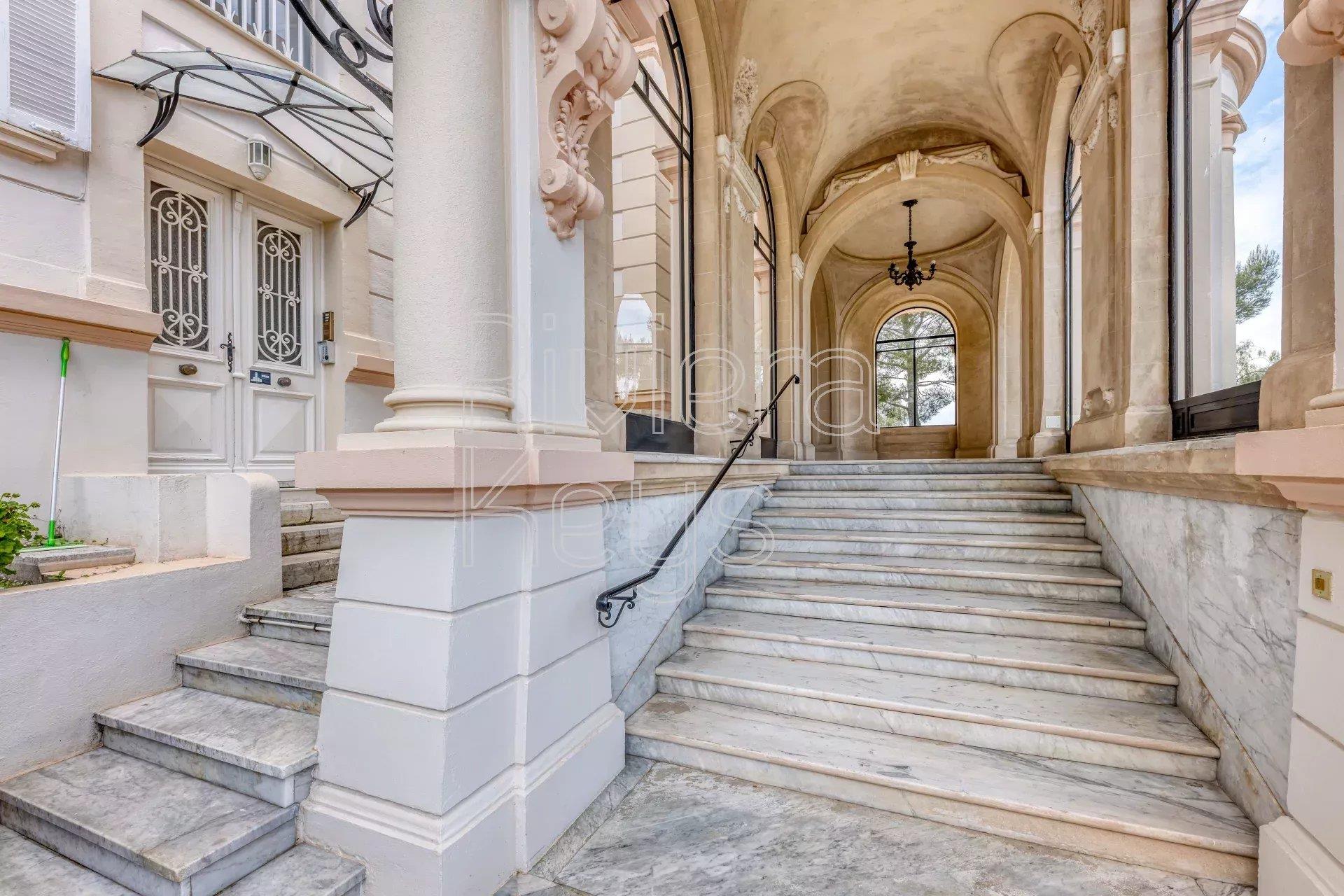 Saint-Raphaël: Elegant 4-Bedroom Apartment in a Belle Époque Villa - 17