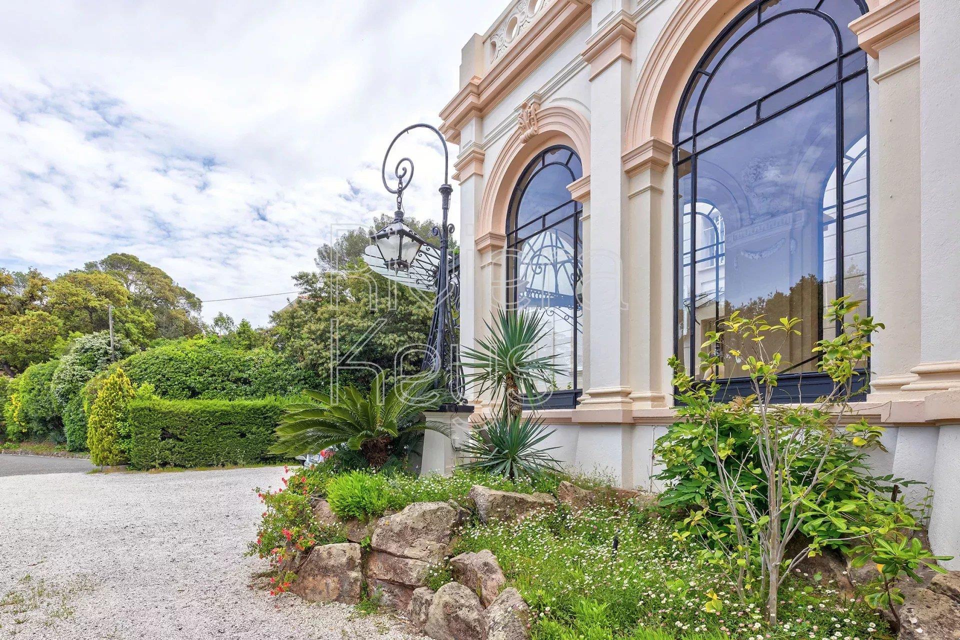 Saint-Raphaël: Elegant 4-Bedroom Apartment in a Belle Époque Villa - 18