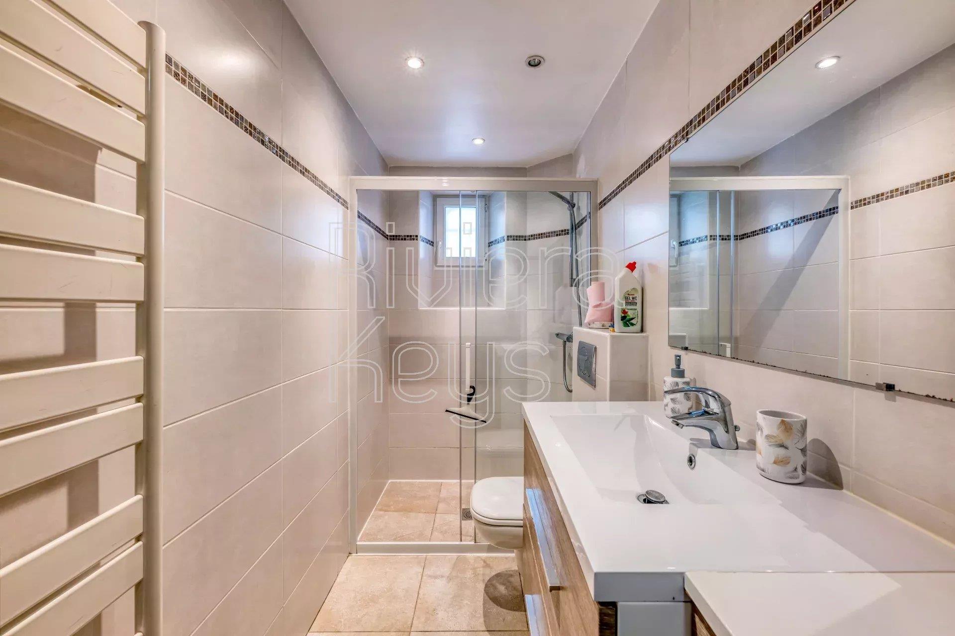 Saint-Raphaël: Elegant 4-Bedroom Apartment in a Belle Époque Villa - 2