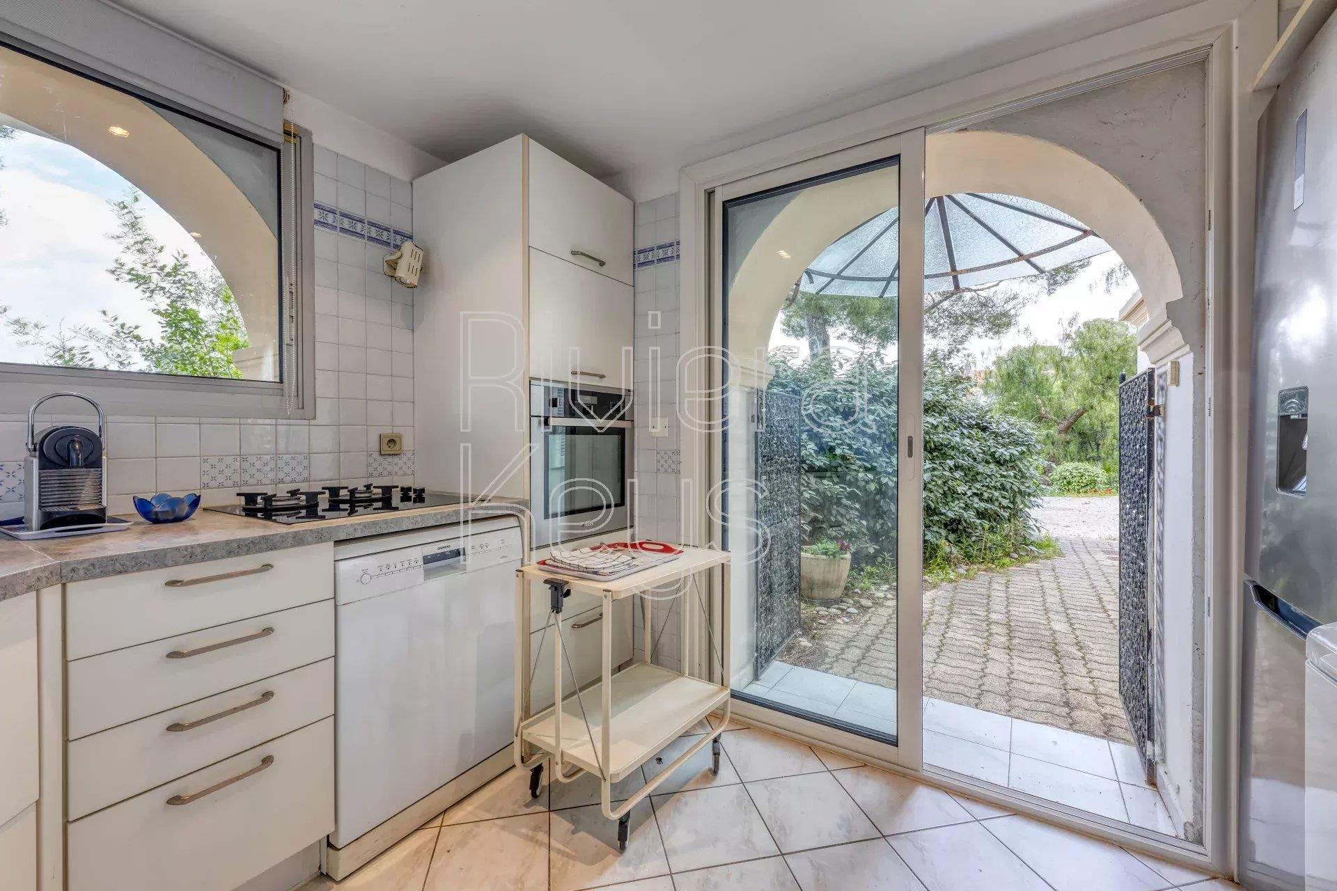 Saint-Raphaël: Elegant 4-Bedroom Apartment in a Belle Époque Villa - 5