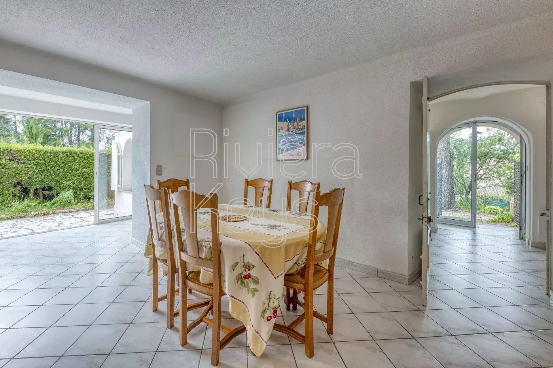 Saint-Raphaël: Elegant 4-Bedroom Apartment in a Belle Époque Villa - 8