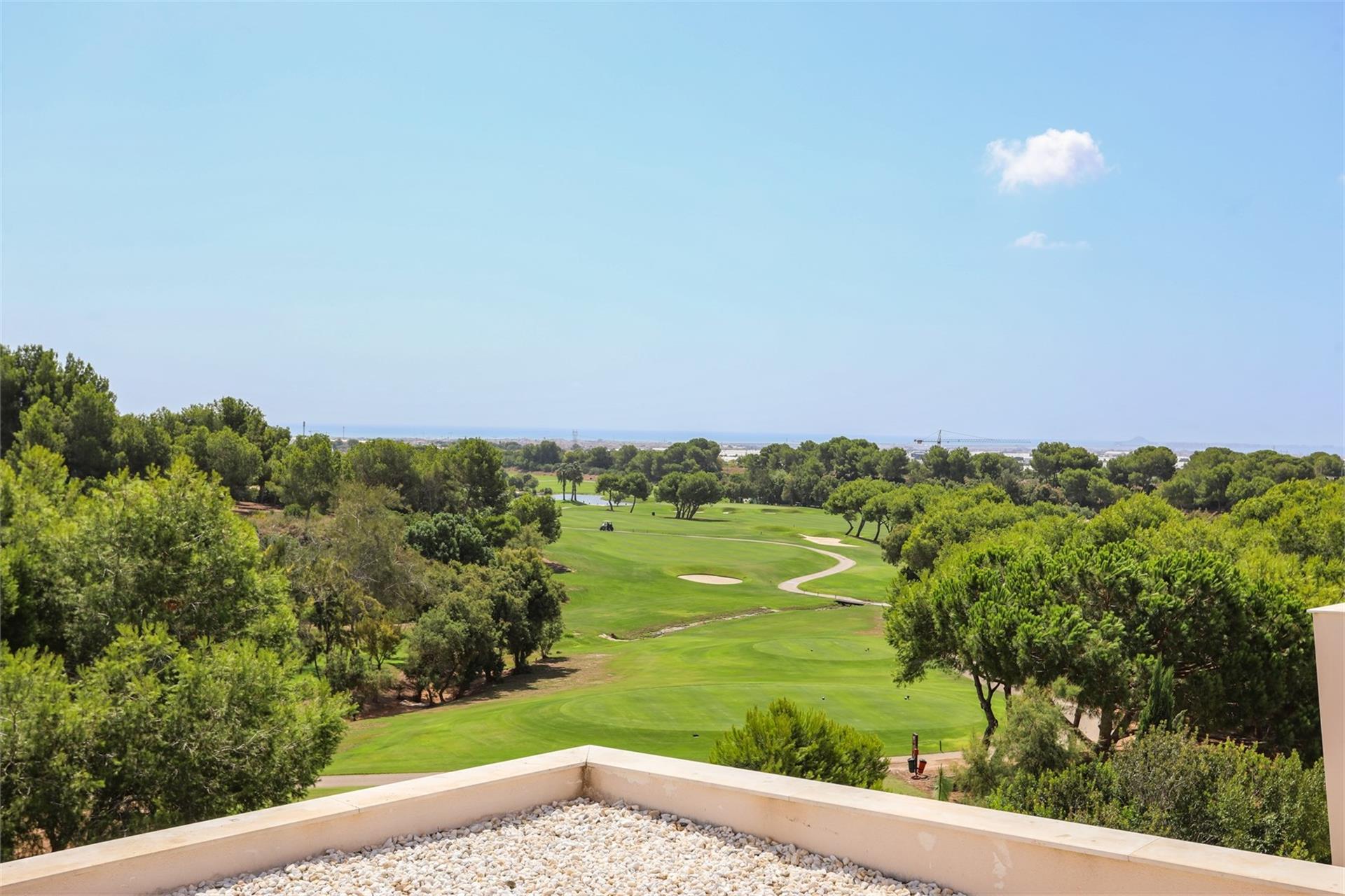 Penthouse for golfers with sea view