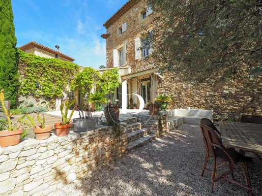 Un village tous commerces