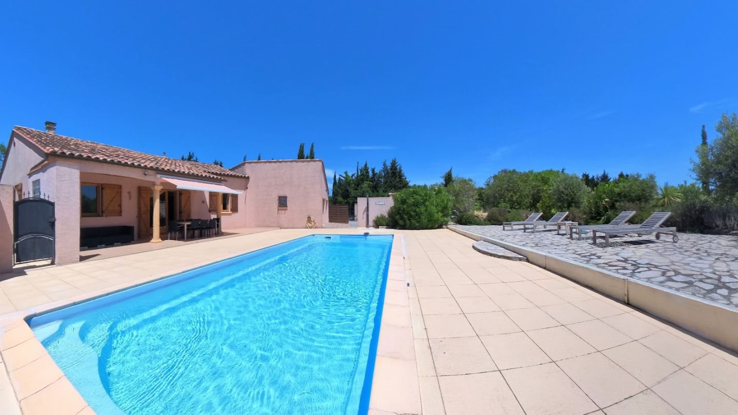 Villa 135m² avec 3 chambres, piscine, 2100m² à Castelnau-d'Aude