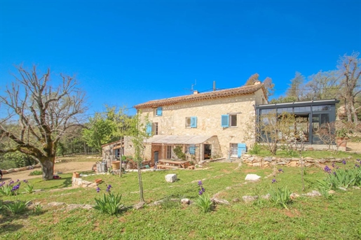 Pays de Fayence : Magnificent farmhouse on large plot of land, in a peaceful setting