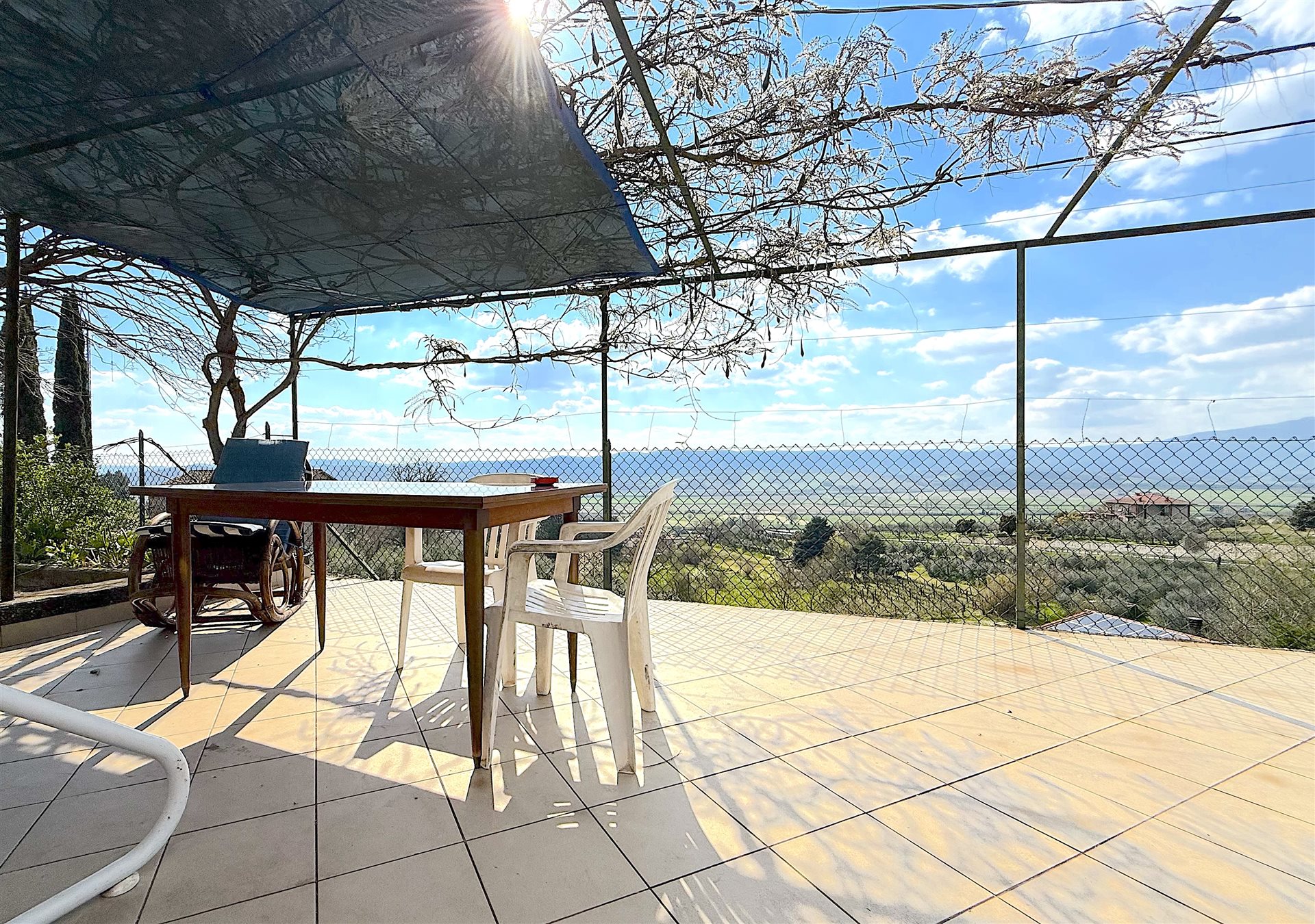 Un Angolo Di Pace Tra Le Colline Con Vista Aperta Sul Tramonto