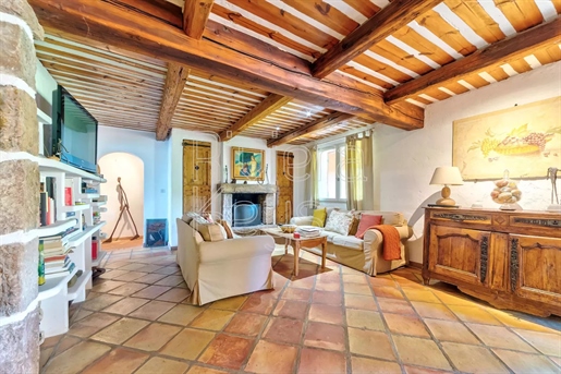 Provençal property, 6 bedrooms with 2.2 ha of agricultural land in Roquebrune-sur-Argens