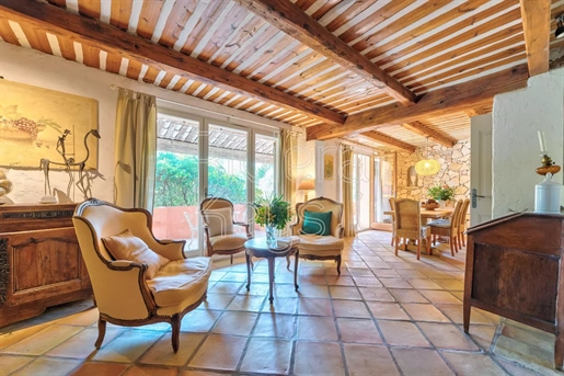 Provençaalse woning 8-kamers met 2,2 ha groen in Roquebrune-sur-Argens