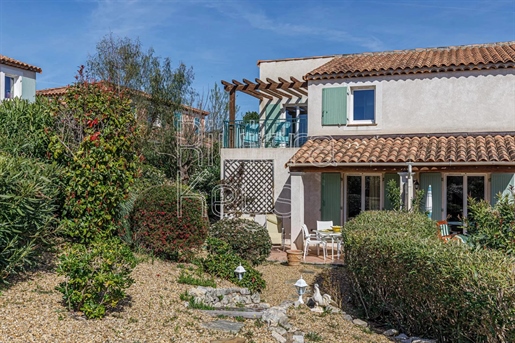 Maison jumelée, vue mer lointaine, piscine, golf à pied, Roquebrune-sur-Argens