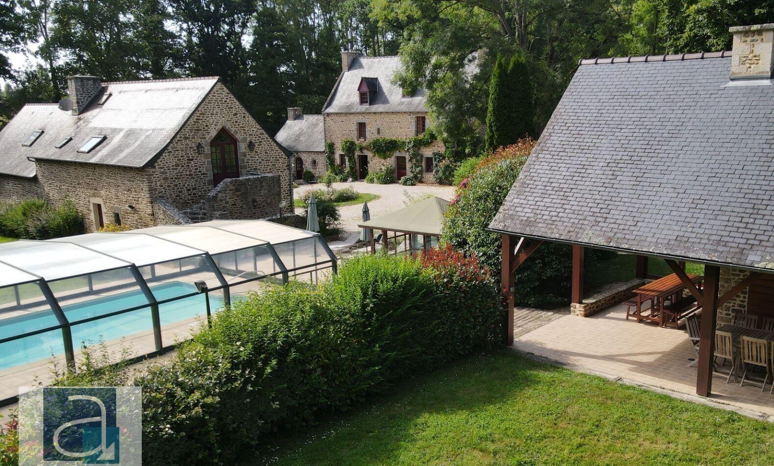 Close to Dinan and Saint Malo, in the area of the beautiful River Rance Estuary, a place of great na