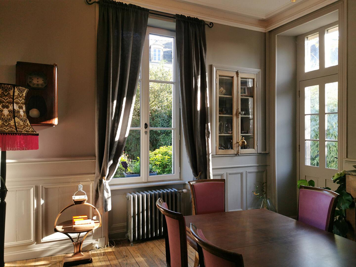 Dinan - A beautiful 19th century Bourgeois Mansion on vast grounds in the centre of town
