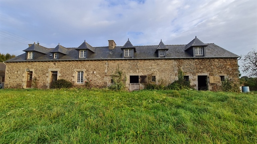 Plenee Jugon: Stone farmhouse with slate roof to renovate - potential of 170 sqm on one level