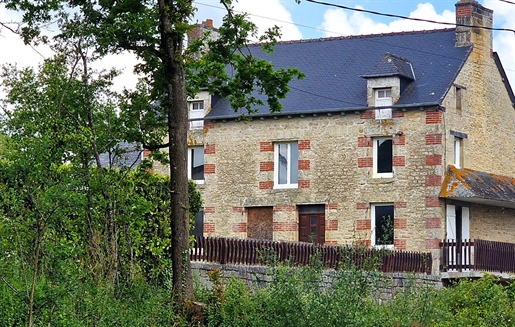 Saint André des Eaux - Oud huis om te renoveren op ongeveer 1.000 m2 grond