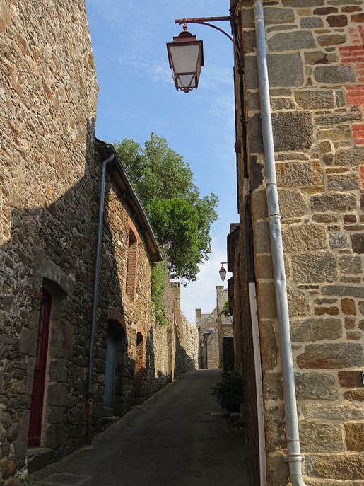 Saint Suliac : The heart of one of the most beautiful villages in France, bordering on the Rance, au