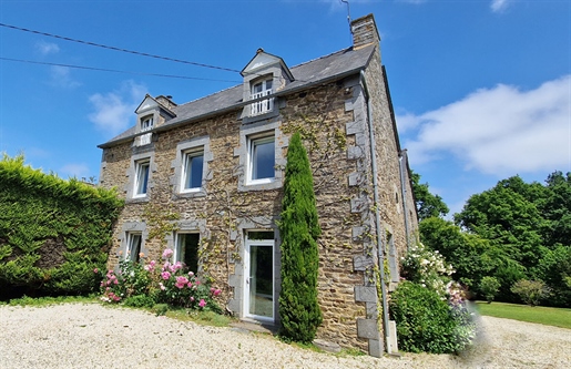 Pays de Rance - Beautiful 6-bedroom family home set in a large, charming garden