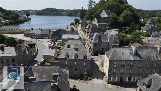 Markedspladsen og nær søen, Duplex af karakter på øverste etage i en bygning af karakter