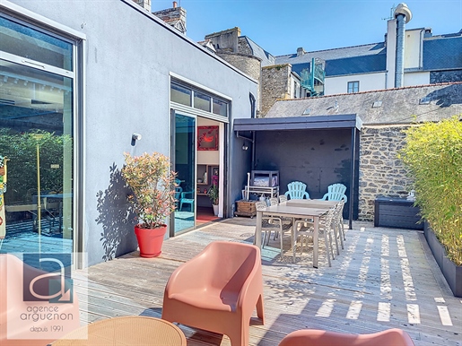 Dinan centre - Spacious and light filled loft apartment with private sun terrace