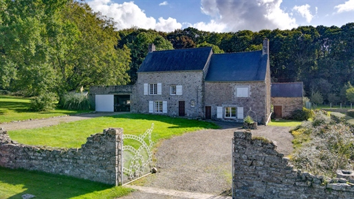 15 mns Saint Malo - River Rance Area, Former farmhouse on 7 000 sqm of land and woodland