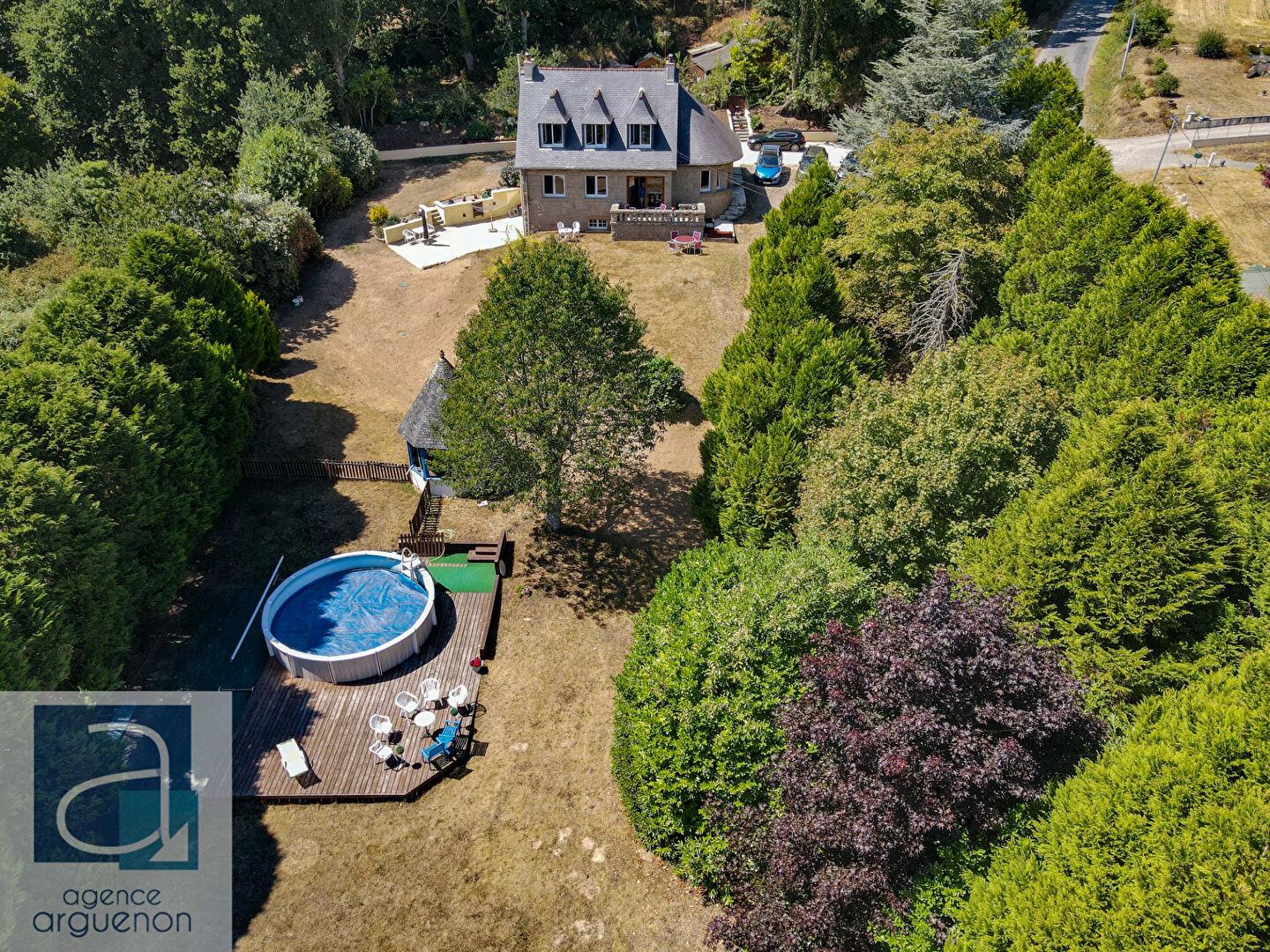 Superb Breton Family home, light, spacious, set in large landscaped gardens