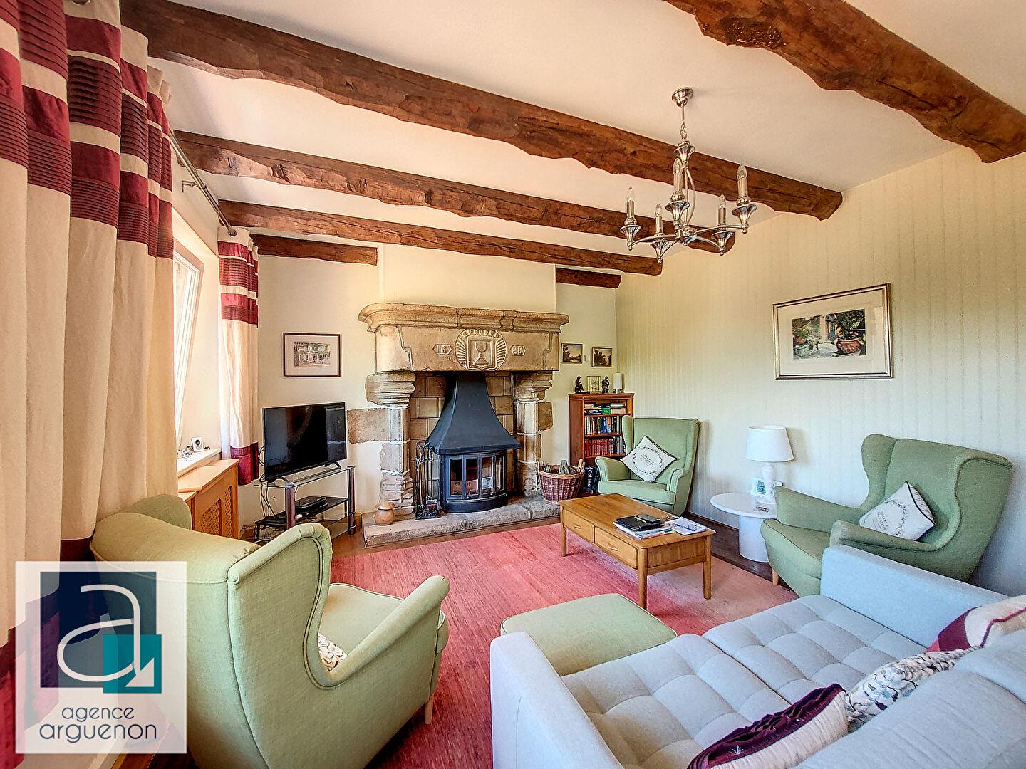 Superb Breton Family home, light, spacious, set in large landscaped gardens