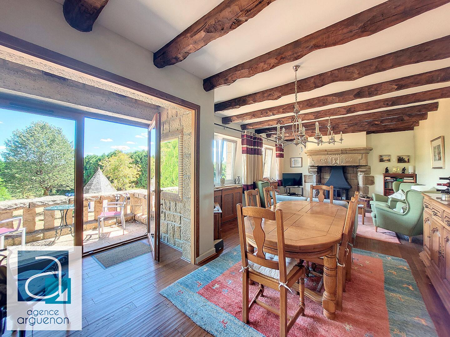 Superb Breton Family home, light, spacious, set in large landscaped gardens
