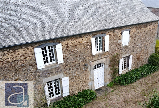 Maison de Maître: In the heart of Brittany, between the North and South coasts, in a pretty typical