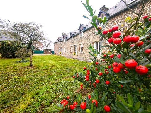 Dol De Bretagne: Charmantes und charaktervolles Anwesen in einem Ferienhaus in einem Park.