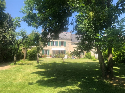Close to Dinan, delightful farmhouse with large gardens