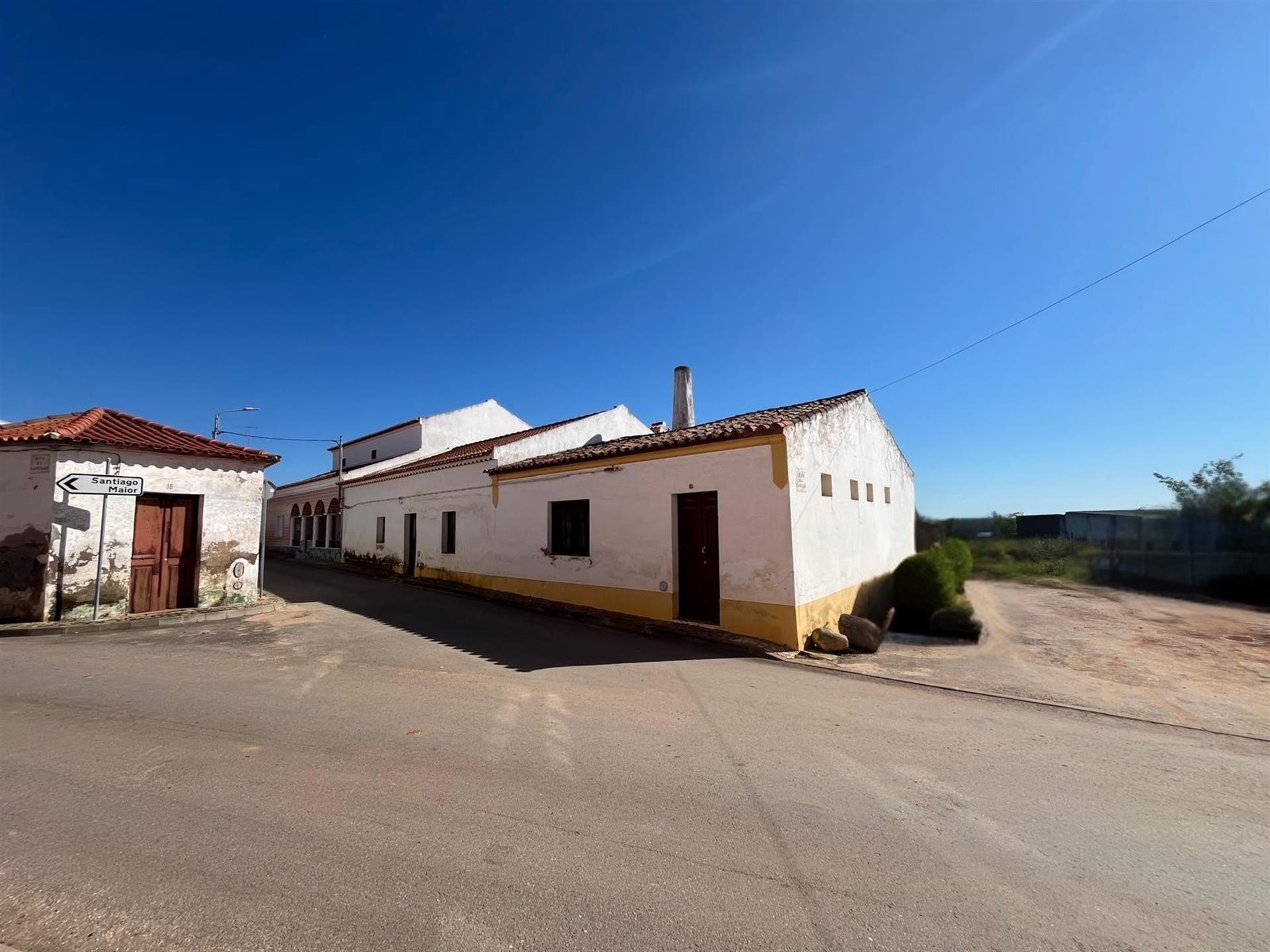 Village House With Yard|For Sale|Aldeias De Montoito