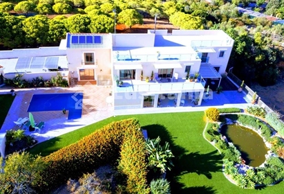 Luxury 3 bedroom villa with pool, studio and sea view - Olhão
