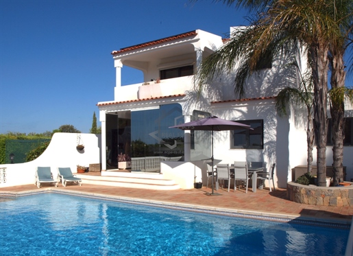 Faro Estoi South Facing Detached 3 bedroom Villa with Heated Swimming Pool