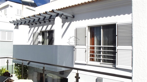 Vibrant 3 Bedroom Semi-Detached Villa with Heated Pool