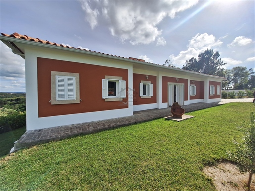 Recent gebouwde traditionele villa met 3 slaapkamers en zwembad in de buurt van Caldas da Rainha