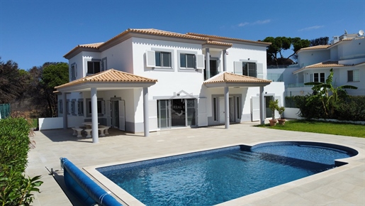Vilas Alves, Almancil Volledig gerenoveerde luxe villa met 5 slaapkamers en verwarmd zwembad