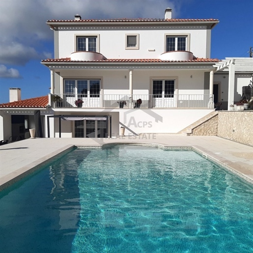 Four-Bedroom Eco-Friendly Villa with Private Pool in Obidos, Close to Lisbon