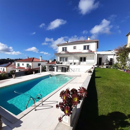 Four-Bedroom Eco-Friendly Villa with Private Pool in Obidos, Close to Lisbon
