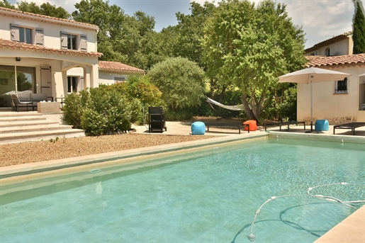 Villa with swimming pool and pool house.