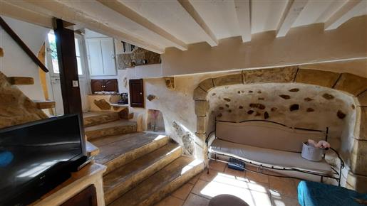 Exceptional and Atypical Apartment on the ramparts of Bargemon;