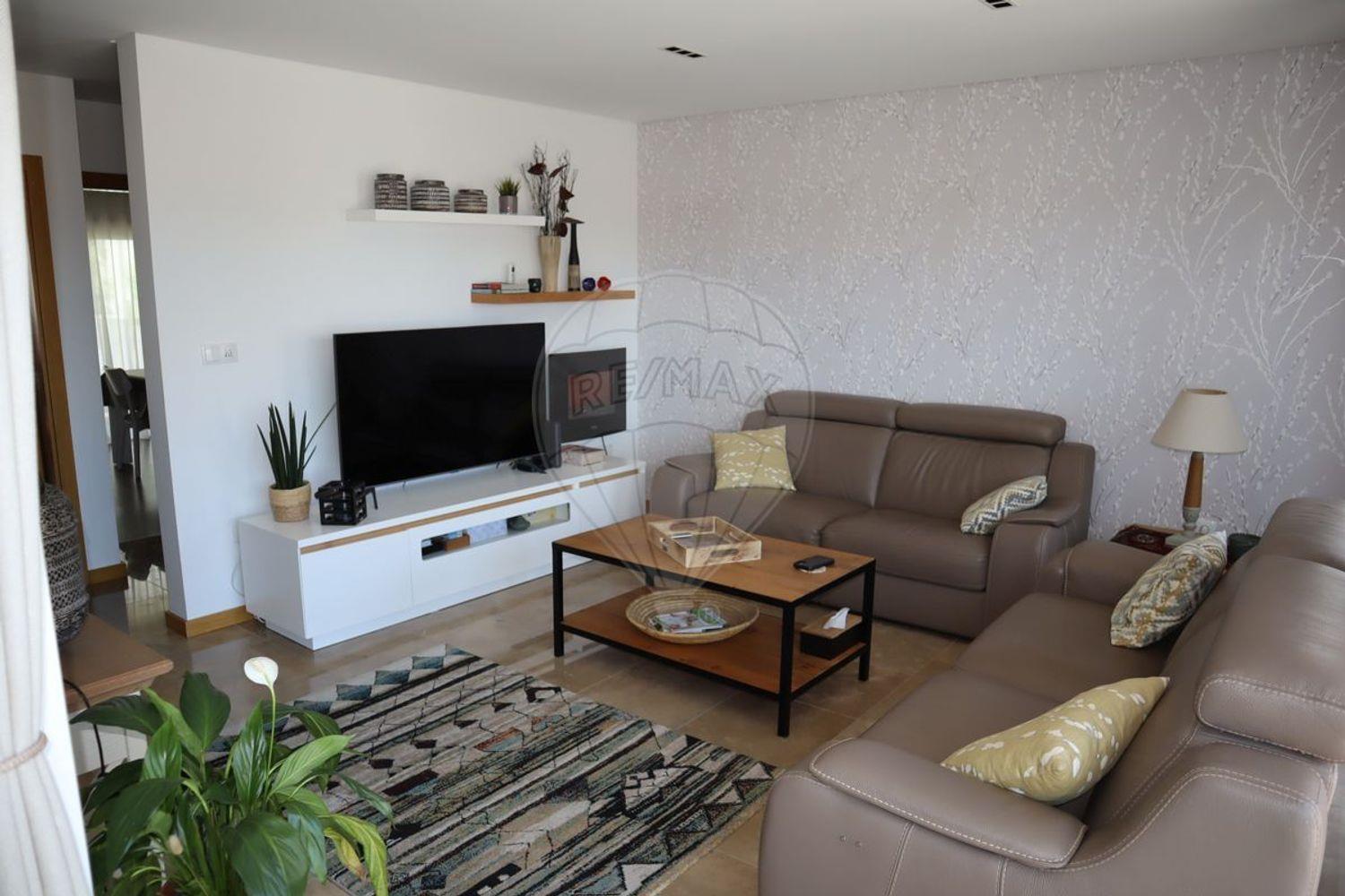 Purchase: House (2500)