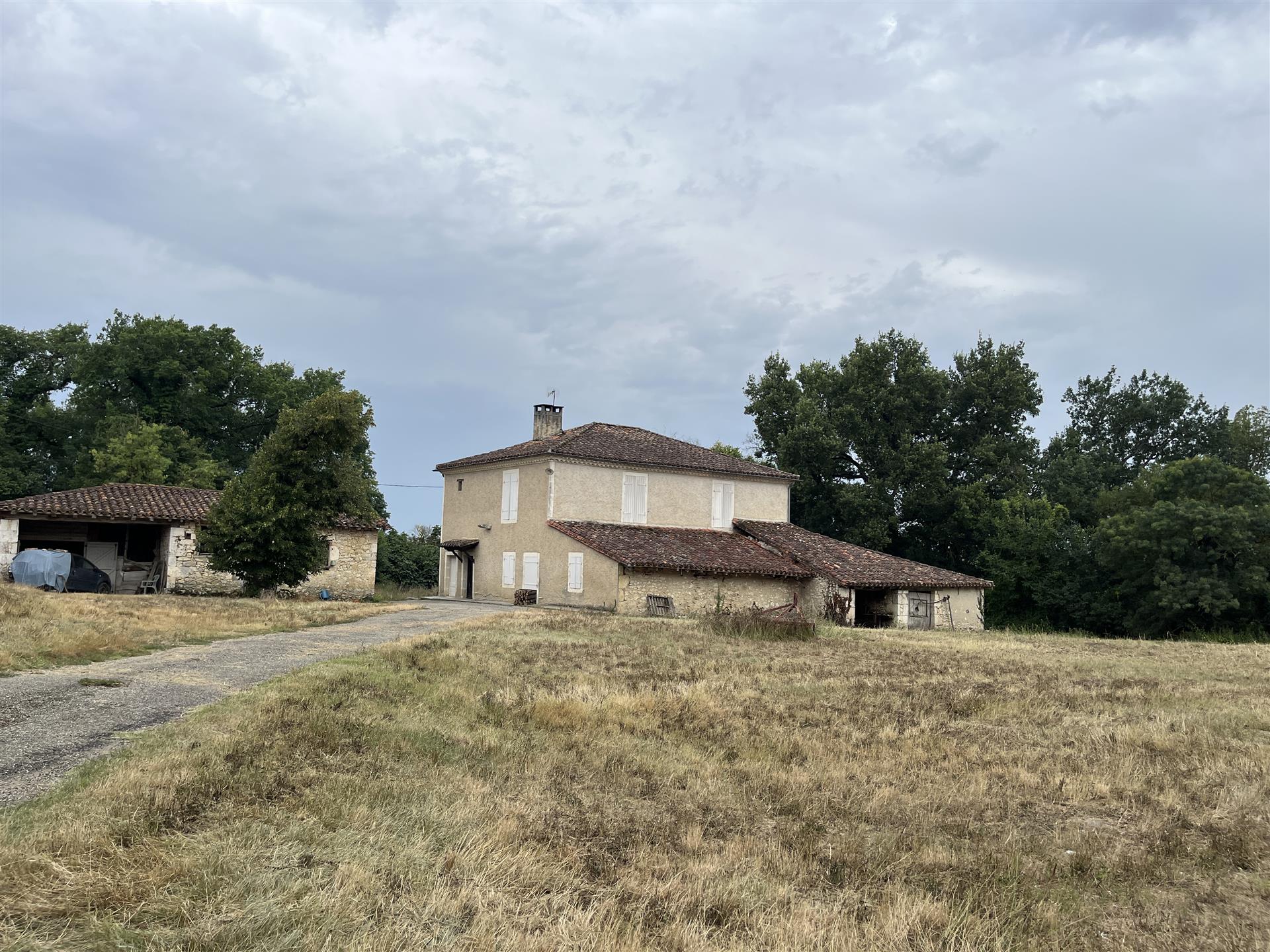 Corps de ferme 150m² - Dépendances- Vue Pyrénées sur 4Ha